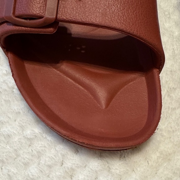 🩴 Express Rubber Slide Sandals – shade of Red, Size 12 - Picture 4 of 13